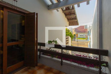 Casa à venda com 247m², 4 quartos e 4 vagasSacada da sala de tv 2