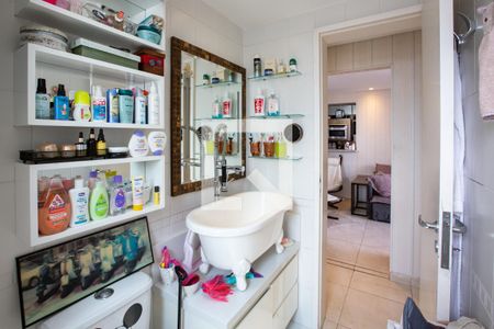 Apartamento à venda com 64m², 2 quartos e 1 vaga Apartamento à venda com 64m², 2 quartos e 1 vagaBanheiro