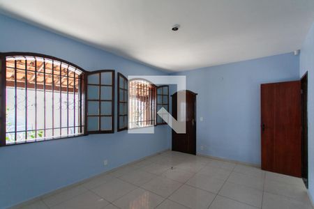 Sala 1 de casa para alugar com 3 quartos, 360m² em Pirajá, Belo Horizonte