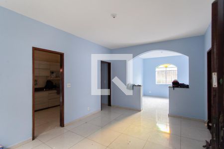 Sala 2 de casa para alugar com 3 quartos, 360m² em Pirajá, Belo Horizonte