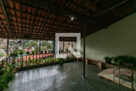 Casa à venda com 360m², 3 quartos e 4 vagas Casa à venda com 360m², 3 quartos e 4 vagasVaranda