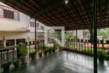 Casa à venda com 360m², 3 quartos e 4 vagas Casa à venda com 360m², 3 quartos e 4 vagasVaranda