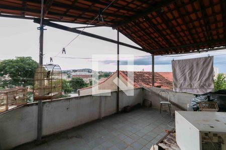 Casa à venda com 360m², 3 quartos e 4 vagas Casa à venda com 360m², 3 quartos e 4 vagasTerraço