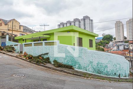 Casa à venda com 280m², 3 quartos e 2 vagas Casa à venda com 280m², 3 quartos e 2 vagasFachada