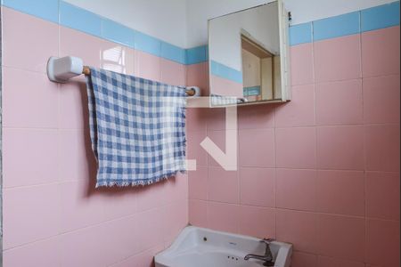 Casa à venda com 280m², 3 quartos e 2 vagas Casa à venda com 280m², 3 quartos e 2 vagasBanheiro de serviço