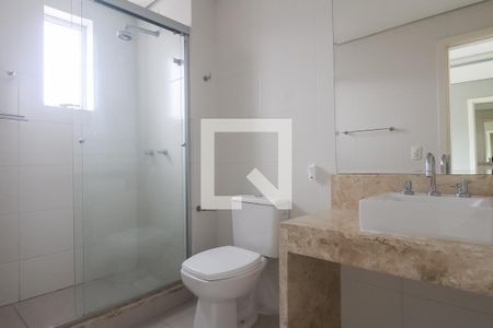 Banheiro suíte de apartamento à venda com 1 quarto, 95m² em Auxiliadora, Porto Alegre