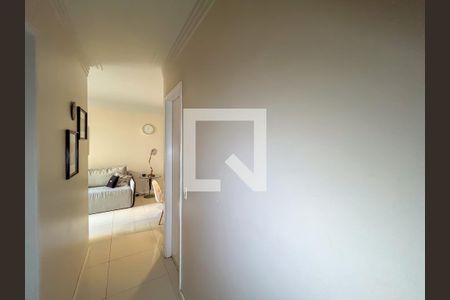 Sala-Corredor de apartamento à venda com 3 quartos, 68m² em Jardim Tupanci, Barueri