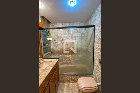 Apartamento à venda com 130m², 3 quartos e sem vagaBanheiro 01