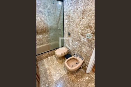 Apartamento à venda com 130m², 3 quartos e sem vagaBanheiro 01