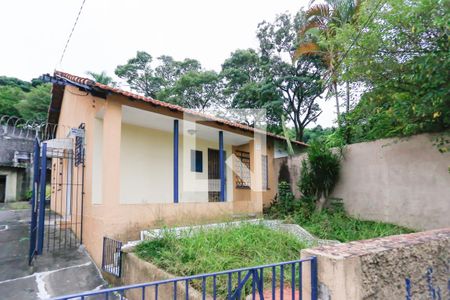 Casa à venda com 100m², 4 quartos e 4 vagasFachada