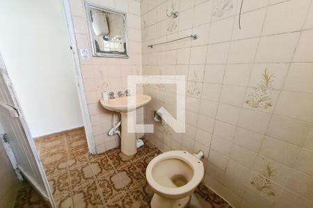 Banheiro de casa para alugar com 1 quarto, 55m² em Vila Dona Sara, São Paulo