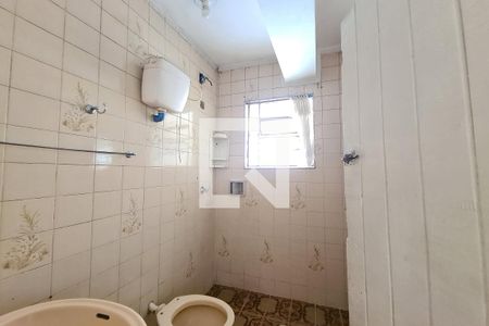Banheiro de casa para alugar com 1 quarto, 55m² em Vila Dona Sara, São Paulo