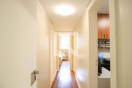 Corredor  de apartamento para alugar com 4 quartos, 150m² em Lourdes, Belo Horizonte