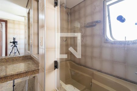 Apartamento para alugar com 240m², 3 quartos e 4 vagasBanheiro da Suíte 1