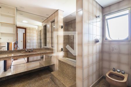 Apartamento para alugar com 240m², 3 quartos e 4 vagasBanheiro da Suíte 1