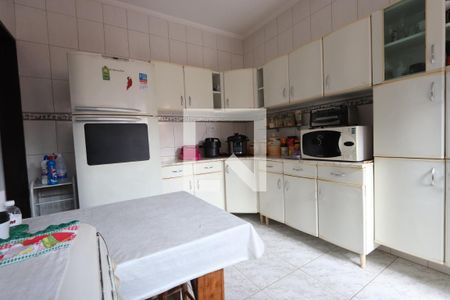 Casa à venda com 330m², 4 quartos e 6 vagasCozinha Casa 2