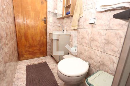 Casa à venda com 330m², 4 quartos e 6 vagasBanheiro Casa 1