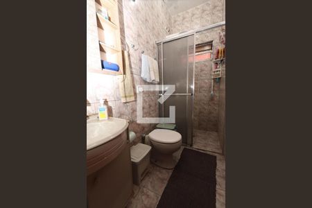 Casa à venda com 330m², 4 quartos e 6 vagasBanheiro Casa 1