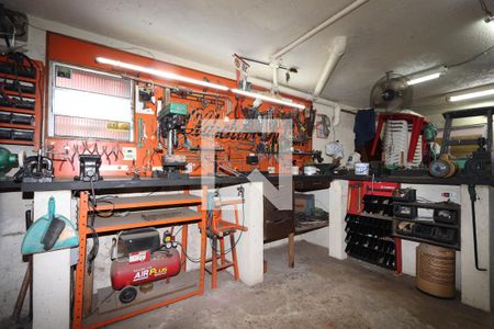 Casa à venda com 330m², 4 quartos e 6 vagasOficina