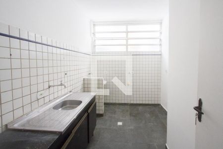Cozinha de kitnet/studio para alugar com 1 quarto, 28m² em Parque Maria Helena, São Paulo