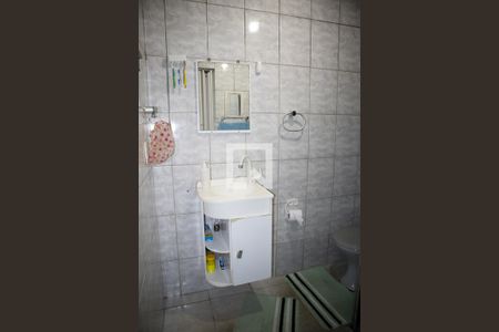 Banheiro (Casa 1) de casa à venda com 2 quartos, 62m² em Vila Nivi, São Paulo