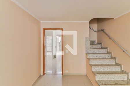 Sala de casa para alugar com 2 quartos, 83m² em Jardim Rizzo, São Paulo