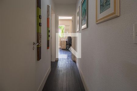 Corredor  de casa à venda com 4 quartos, 225m² em Vila Brasílio Machado, São Paulo