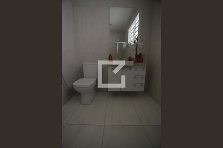 Casa à venda com 240m², 4 quartos e 1 vagaBanheiro