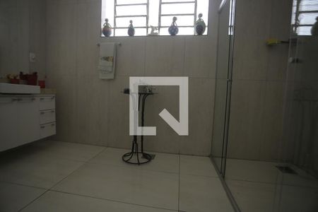 Casa à venda com 240m², 4 quartos e 1 vagaBanheiro