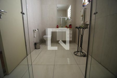 Casa à venda com 240m², 4 quartos e 1 vagaBanheiro