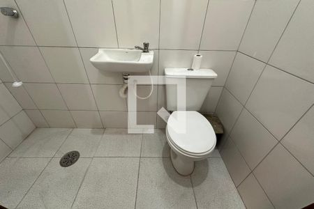 Banheiro de casa para alugar com 1 quarto, 25m² em Vila Anglo Brasileira, São Paulo