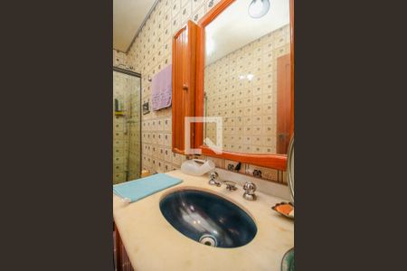 Casa à venda com 470m², 4 quartos e 4 vagasBanheiro 2