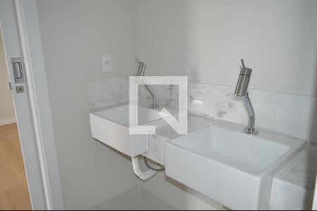 Apartamento para alugar com 177m², 5 quartos e 4 vagasBanheiro da Suite 3 e 4