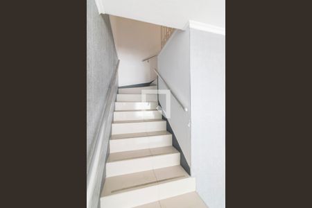 Escada de casa para alugar com 3 quartos, 169m² em Santa Terezinha, Santo André