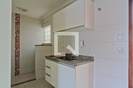 Cozinha de kitnet/studio para alugar com 1 quarto, 25m² em Parque Peruche, São Paulo