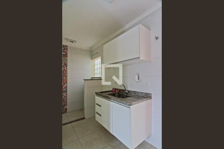 Cozinha de kitnet/studio para alugar com 1 quarto, 25m² em Parque Peruche, São Paulo