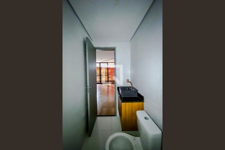 Banheiro de kitnet/studio para alugar com 1 quarto, 25m² em Vila Invernada, São Paulo