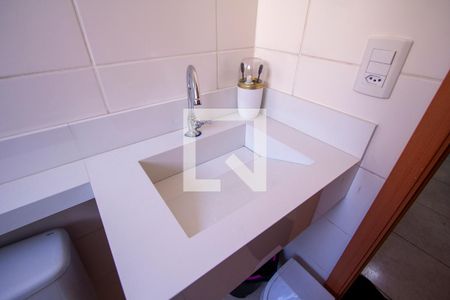 Banheiro de apartamento para alugar com 2 quartos, 42m² em Barro Vermelho, São Gonçalo
