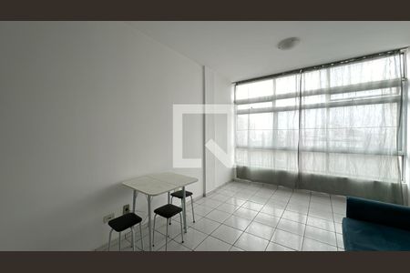 Sala/ Quarto  de kitnet/studio para alugar com 1 quarto, 28m² em Centro, Curitiba