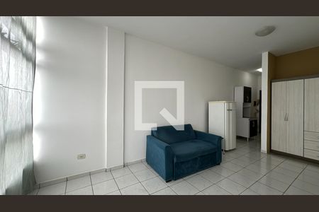 Sala/ Quarto  de kitnet/studio para alugar com 1 quarto, 28m² em Centro, Curitiba
