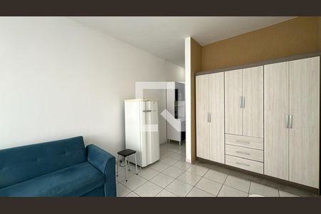 Sala/ Quarto  de kitnet/studio para alugar com 1 quarto, 28m² em Centro, Curitiba