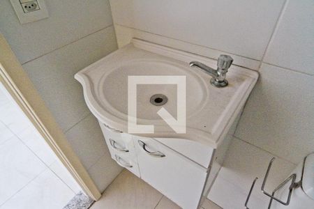 Banheiro de kitnet/studio para alugar com 1 quarto, 25m² em Parque Peruche, São Paulo