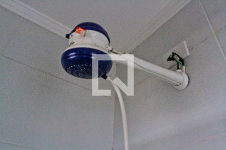 Banheiro de kitnet/studio para alugar com 1 quarto, 25m² em Parque Peruche, São Paulo