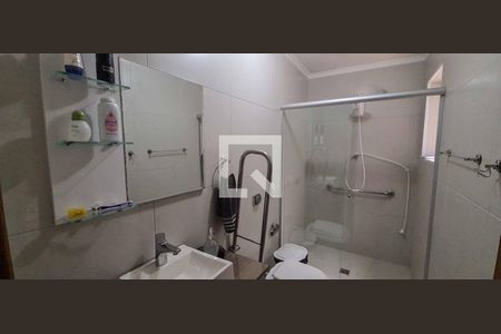 Casa à venda com 200m², 3 quartos e 2 vagasBanheiro  2