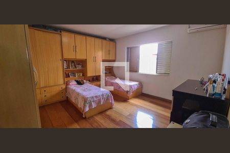 Casa à venda com 200m², 3 quartos e 2 vagasQuarto