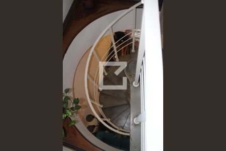 Casa à venda com 126m², 3 quartos e 2 vagasEscada