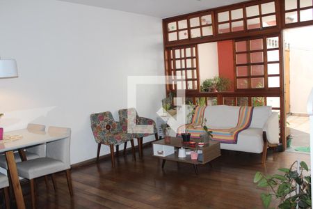 Casa à venda com 126m², 3 quartos e 2 vagasSala