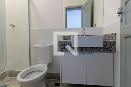 Banheiro de kitnet/studio para alugar com 1 quarto, 45m² em Barroca, Belo Horizonte