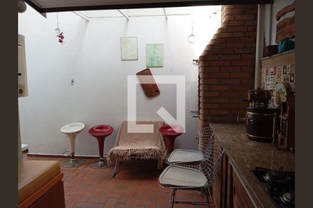 Casa à venda com 175m², 3 quartos e 4 vagas Casa à venda com 175m², 3 quartos e 4 vagasÁrea comum