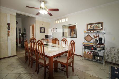 Casa de condomínio à venda com 340m², 5 quartos e 3 vagasSala de jantar